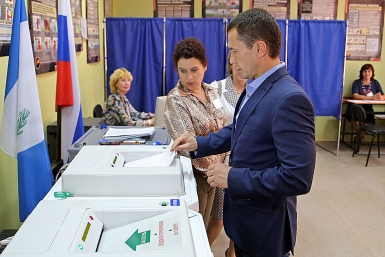 Дмитрий Бердников проголосовал на выборах Мария Оленникова, IrkutskMedia