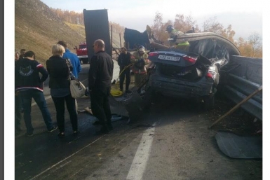 ДТП с двумя фурами произошло на &quotсерпантине&quot под Култуком в Приангарье Скриншот со страницы группы ДТП 38RUS в vk.com