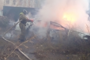 Школьник случайно поджег две машины в Усолье Иркутской области 27 октября пресс-служба ГУ МЧС России по Иркутской области
