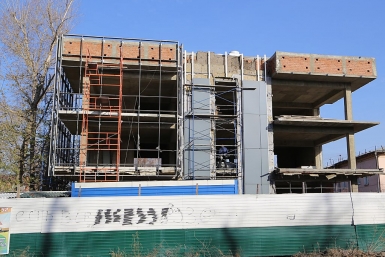 Незаконное здание достраивают в центре Иркутска Мария Оленникова, IrkutskMedia