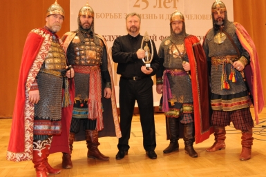 Депутат Корнев привез &quotЗолотого Витязя&quot в столицу Приангарья Фото предоставлено пресс-службой УВО Иркутского театра народной драмы