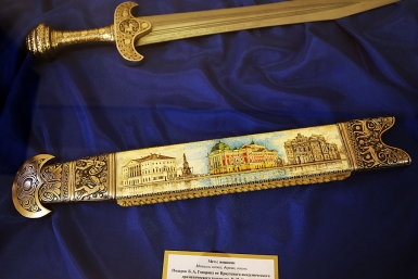 Меч с ножнами. Подарок Иркутского драматического театра Б.А. Говорину Мария Оленникова, IrkutskMedia