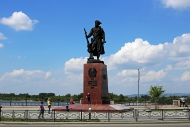 Памятник основателям Оленникова Мария, IrkutskMedia
