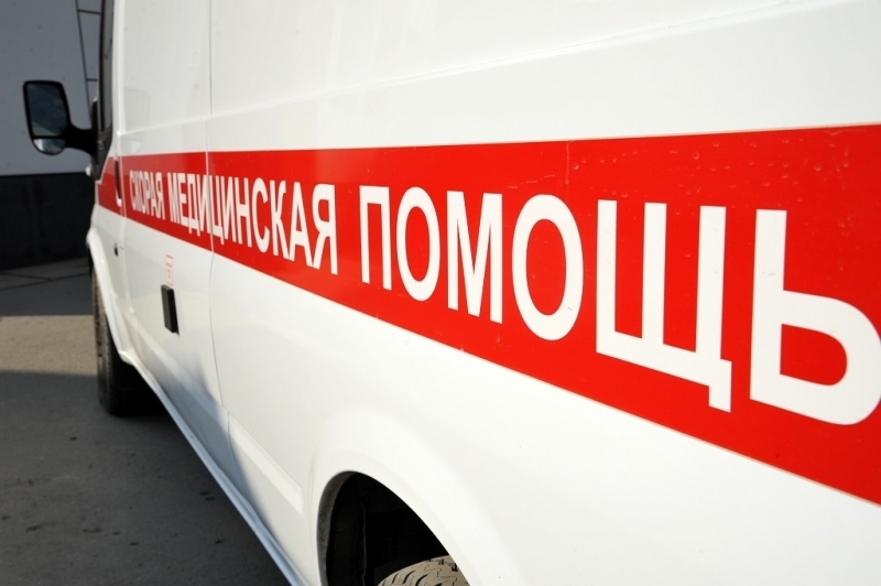 Водитель маршрутки наехал на ноги ребенку на остановке в Слюдянском районе