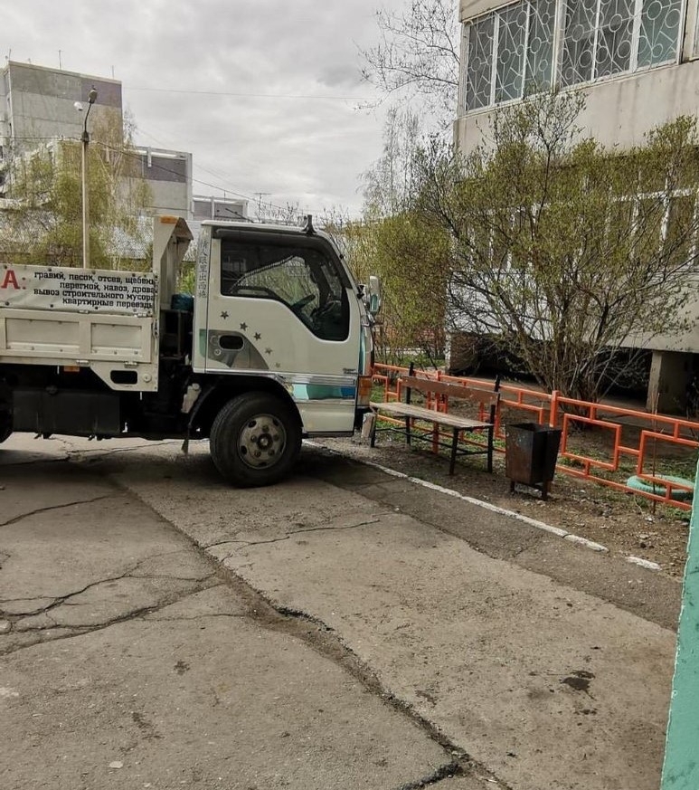 "Иркутский_автохам": перекрою дорогу "скорой" и скромно упрусь в скамейку