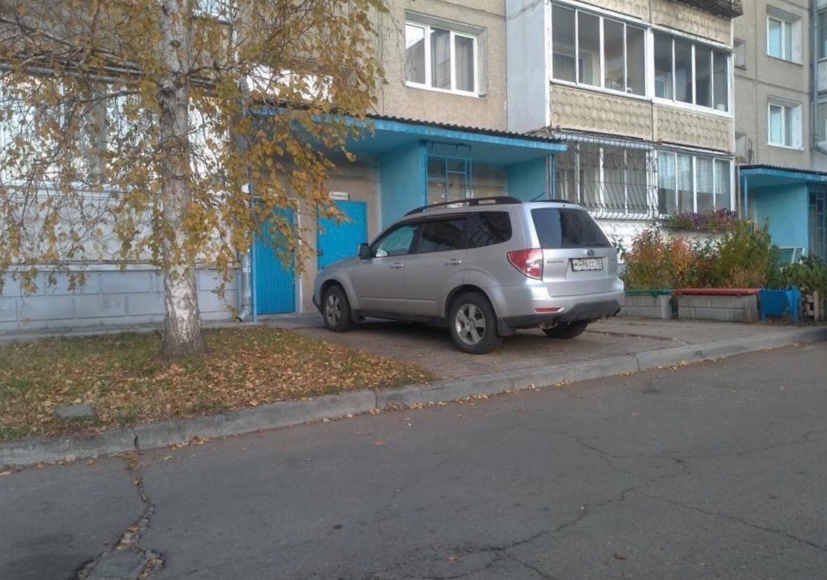 "Иркутский_автохам": паркуюсь на газоне, паркуюсь, как хочу