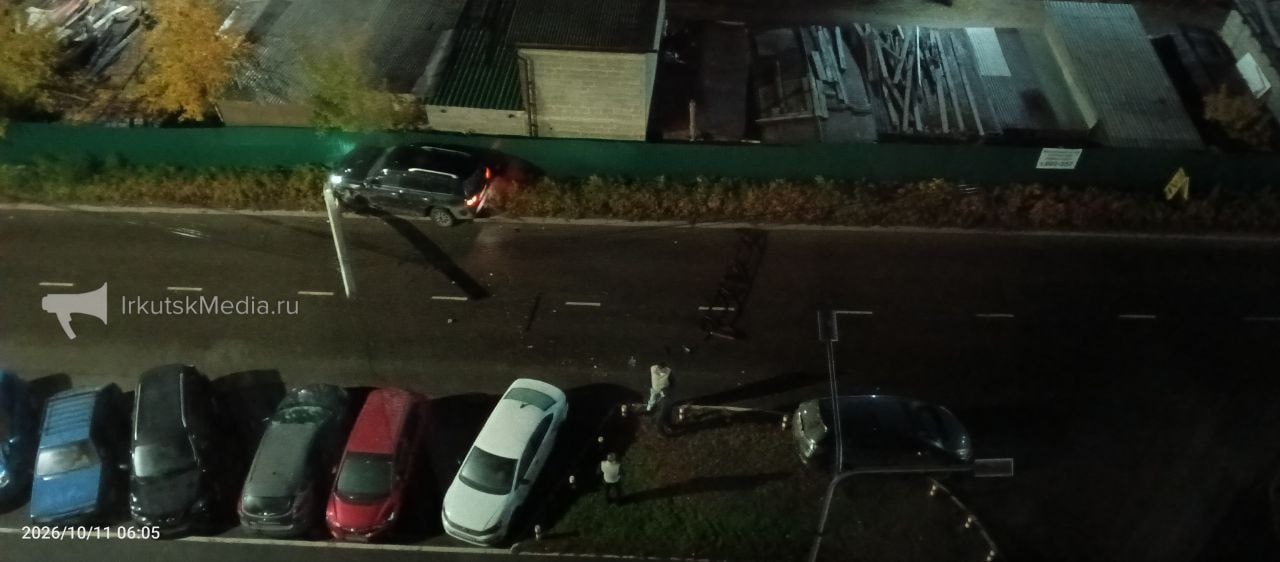 Внедорожник снес опору линии электропередачи в Иркутском районе Предоставлено очевидцем