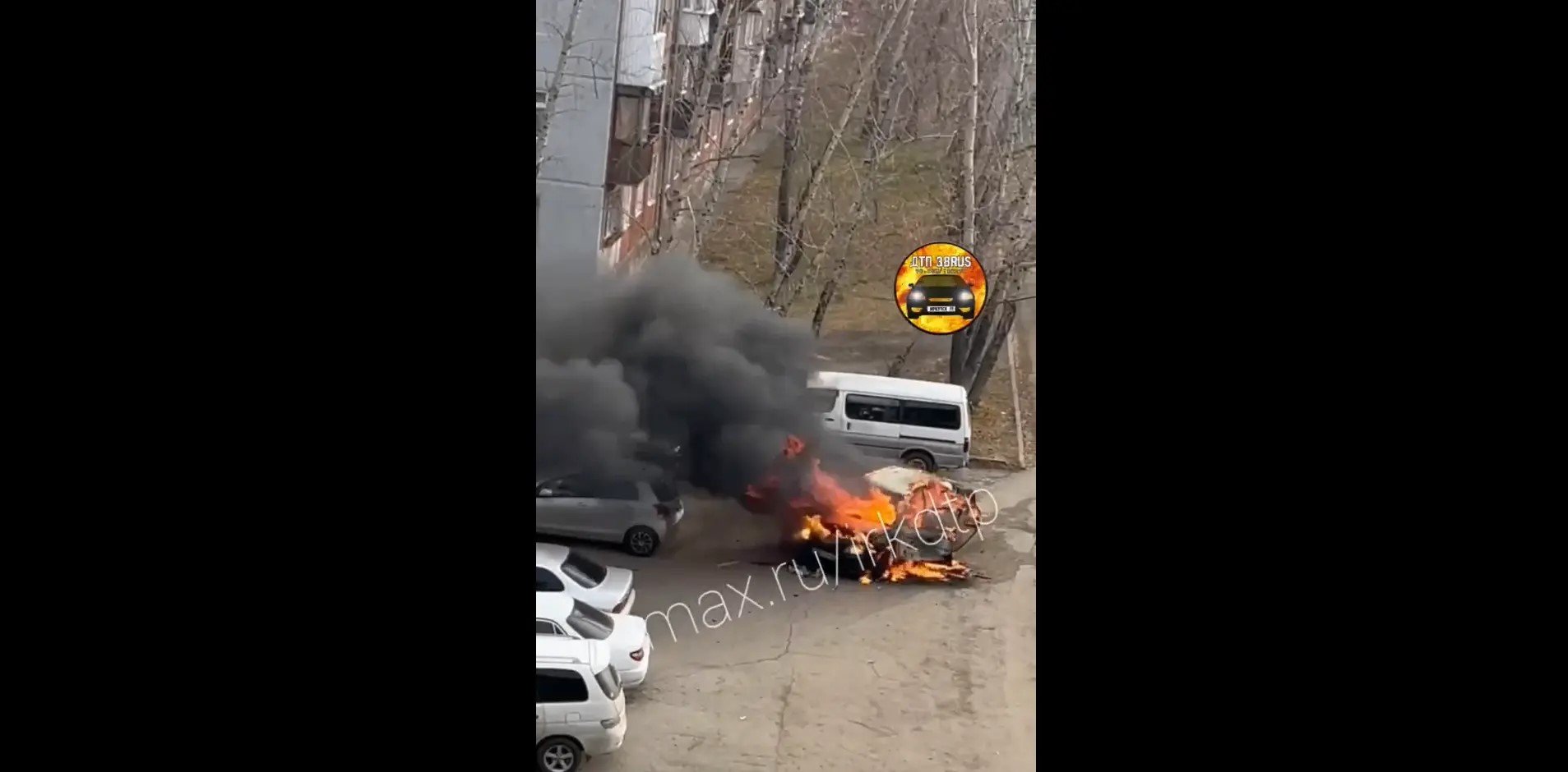 Автомобиль сгорел в одном из дворов Ленинского округа Иркутска Канал &quotДТП38RUS&quot в мессенджере &quotМАКС&quot (12+)