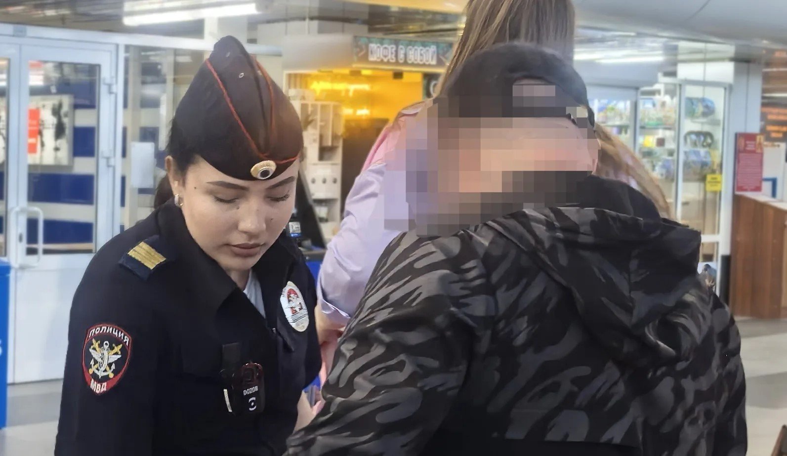 В аэропорту Иркутска житель Забайкалья попался с наркотиками перед вылетом на вахту Пресс-служба ВСЛУ МВД России на транспорте