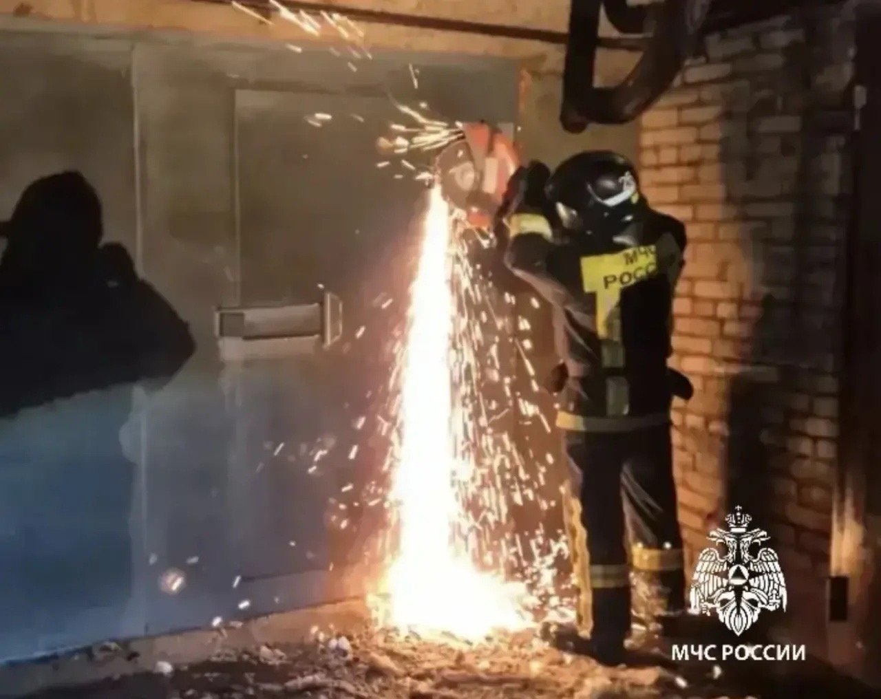 Гараж с пятью автомобилями вспыхнул в Тулуне ГУ МЧС России по Иркутской области